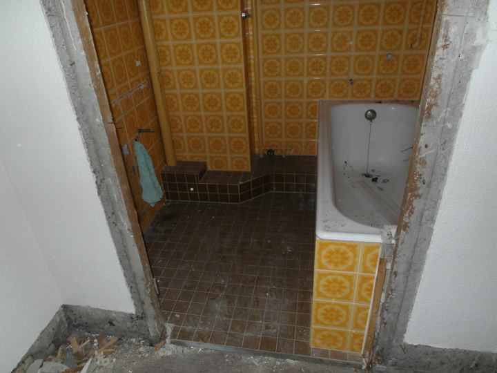 Badezimmer vor den Baumeisterarbeiten