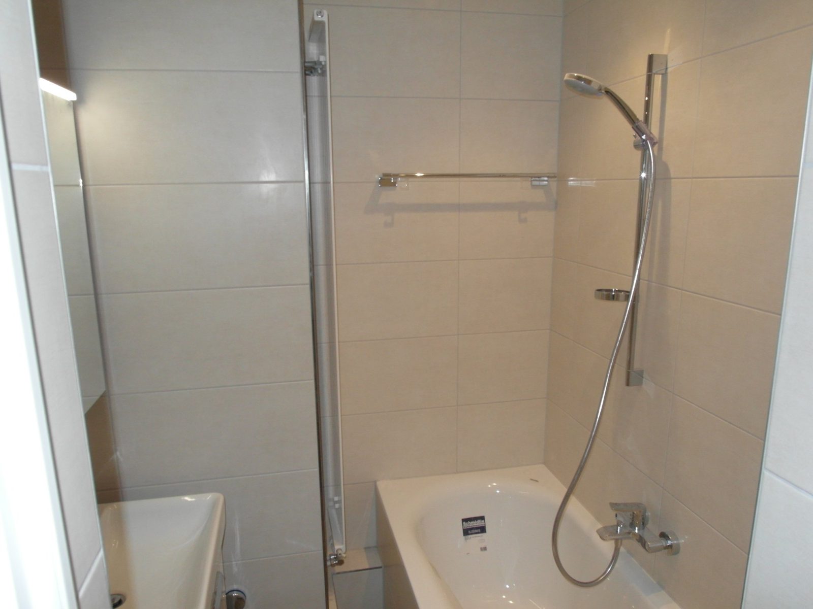 Badezimmer nach den Baumeisterarbeiten inkl. Plattenarbeiten