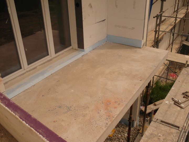 Fertig betonierter Balkon
