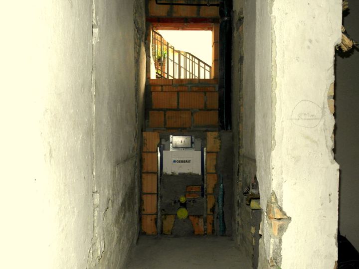 WC während der Renovationsarbeiten
